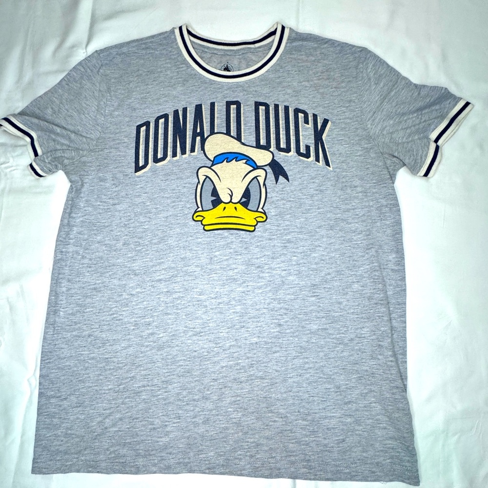 Disney Donald Duck T-Shirt Size Medium